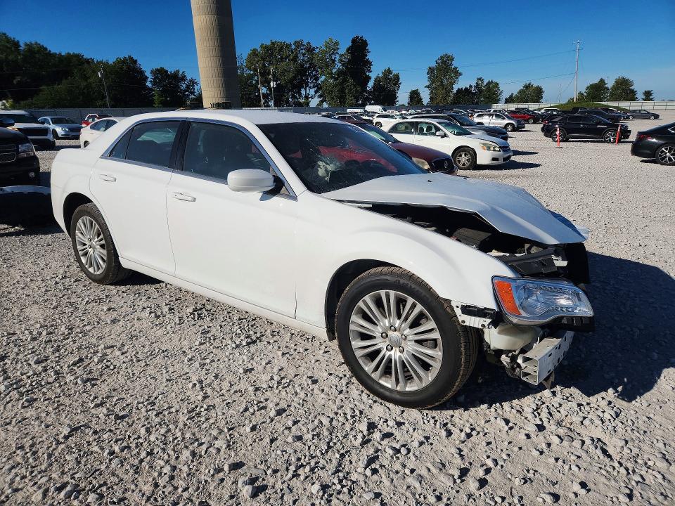 Photo 4 from auction – 2014 CHRYSLER 300 with VIN 2C3CCARG1EH328061