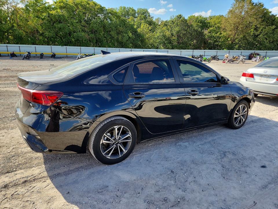 Foto 3 de la subasta – 2023 KIA FORTE con VIN 3KPF24AD4PE609977