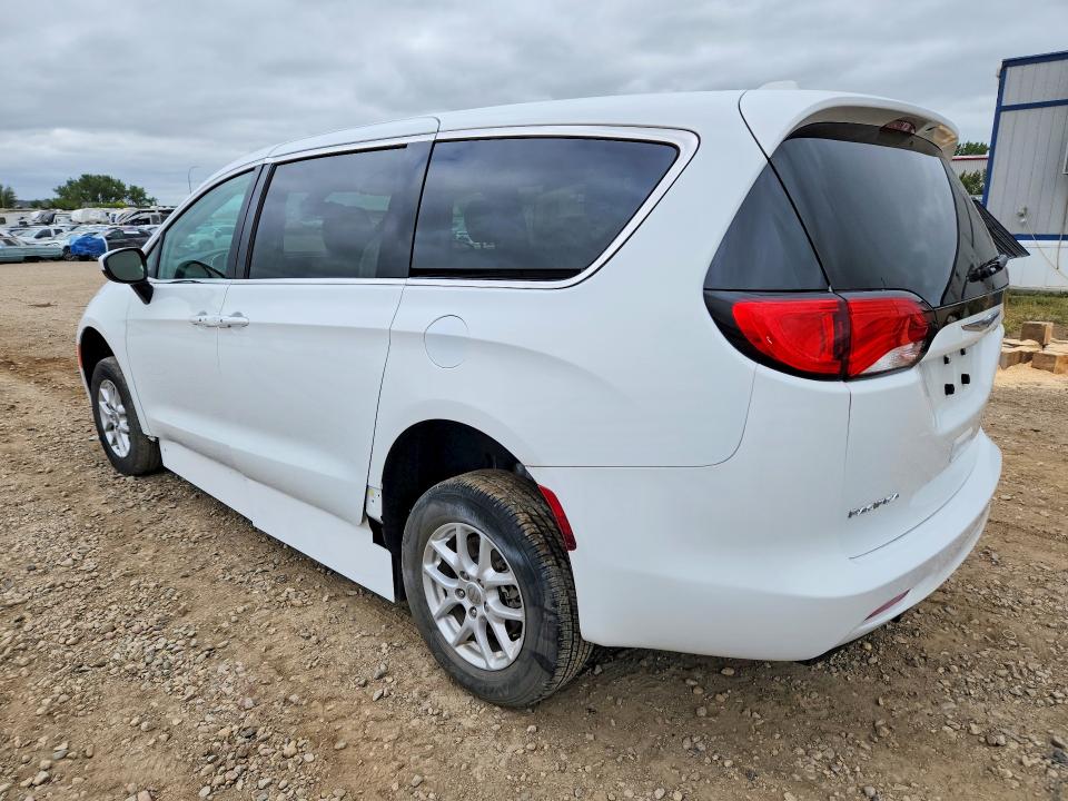 Фото 2 с аукциона – 2017 CHRYSLER PACIFICA с VIN 2C4RC1CG5HR500945