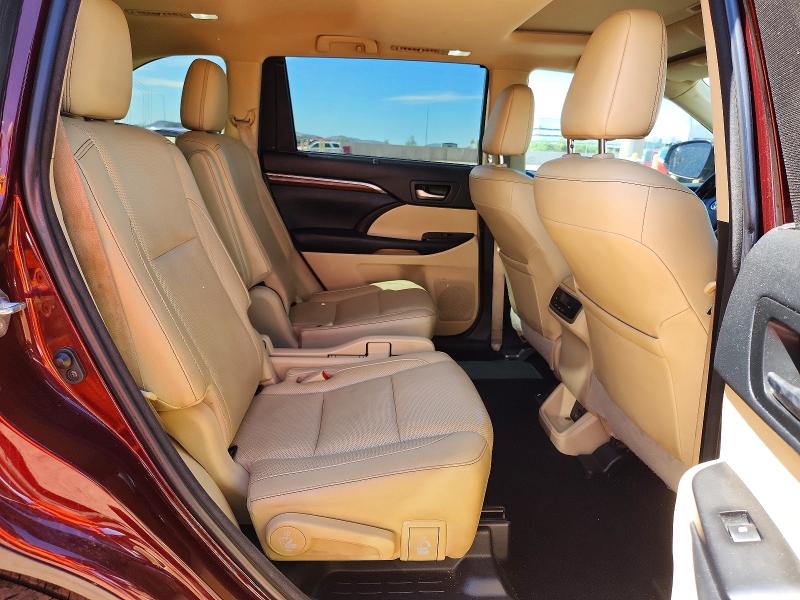 Photo 11 from auction – 2018 TOYOTA HIGHLANDER with VIN 5TDDZRFH3JS875211