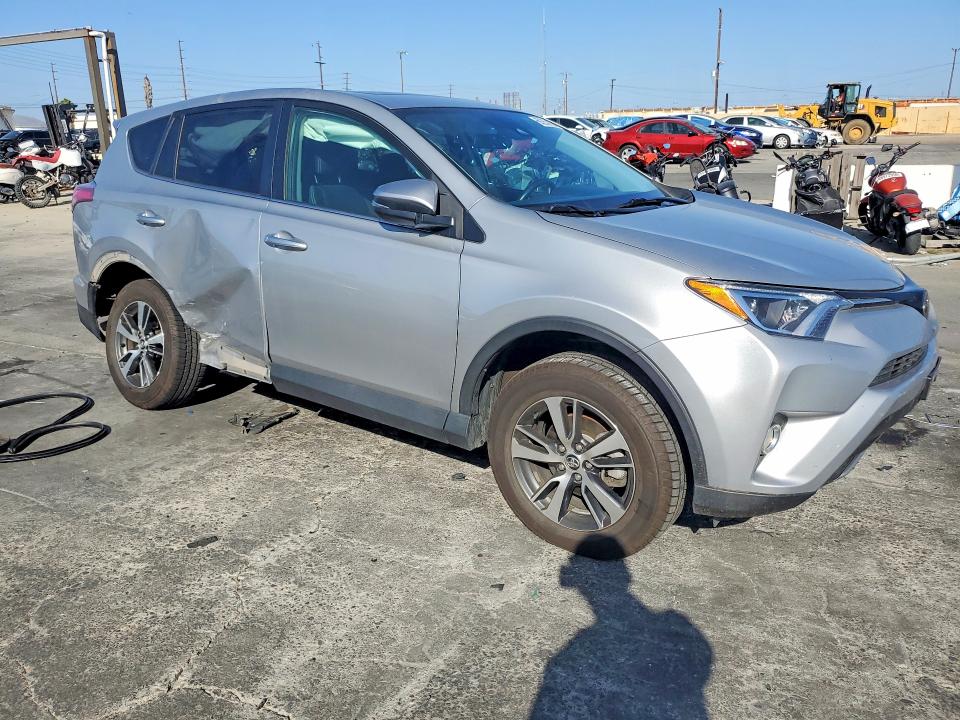 Photo 4 from auction – 2018 TOYOTA RAV4 with VIN 2T3WFREV3JW513614
