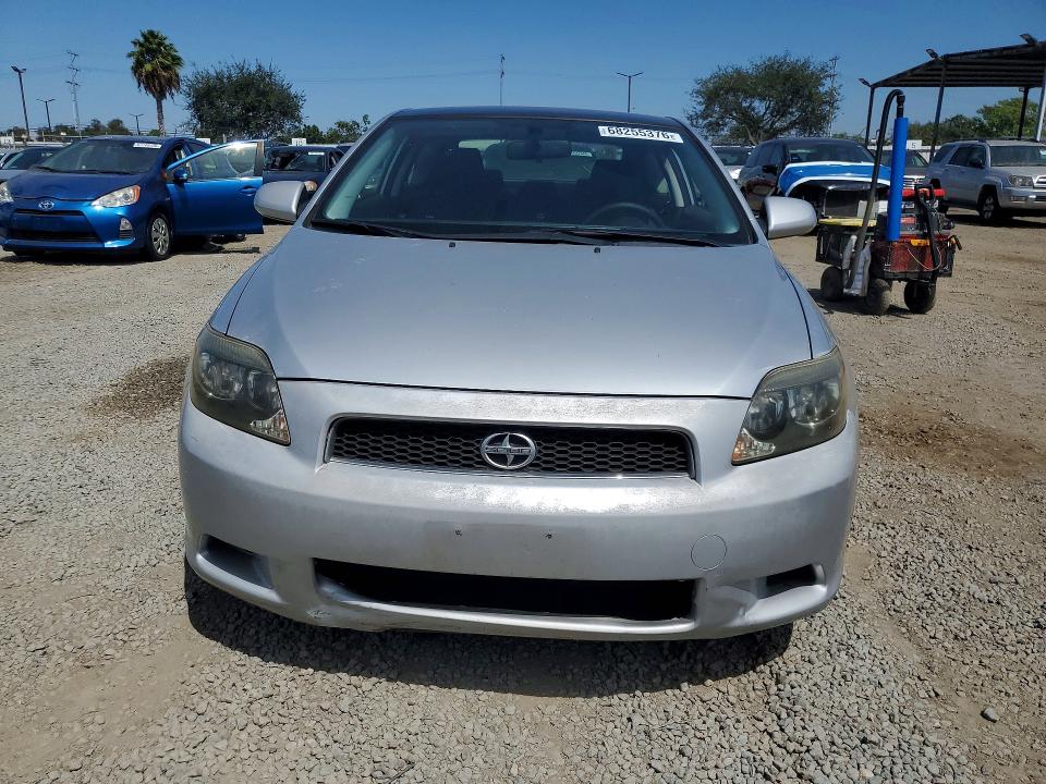 Foto 5 de la subasta – 2005 SCION TC con VIN JTKDE177850043772