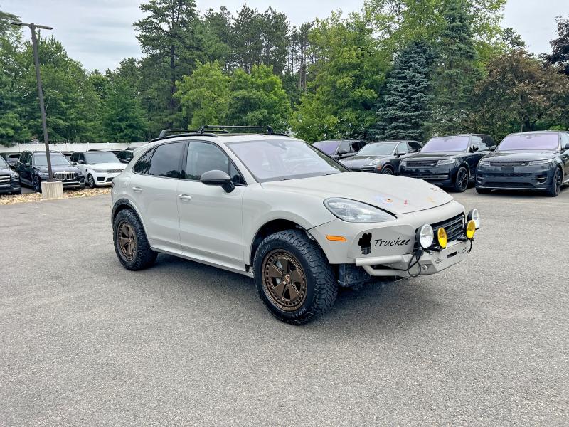 Фото 2 с аукциона – 2021 PORSCHE CAYENNE с VIN WP1AF2AY1MDA36070