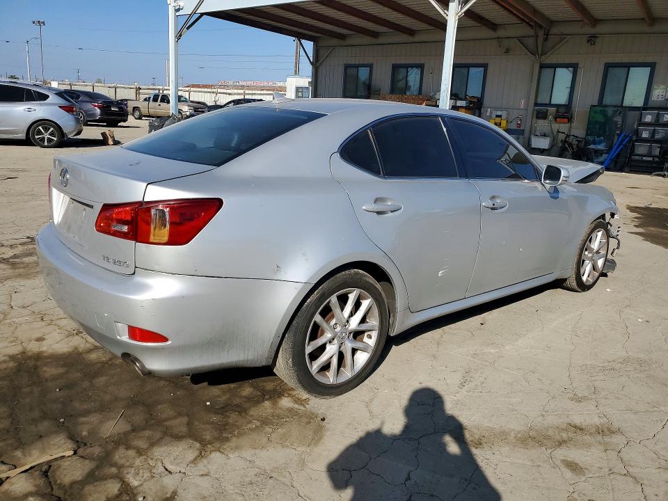 Photo 3 from auction – 2011 LEXUS IS 250 with VIN JTHBF5C25B5150563