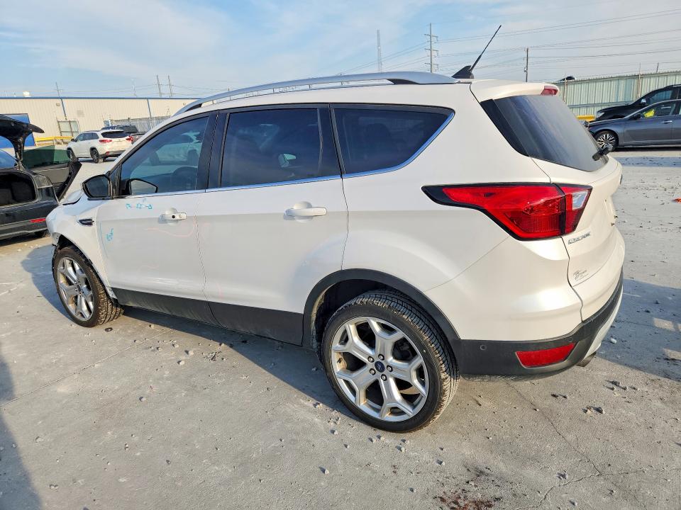 Photo 2 from auction – 2019 FORD ESCAPE with VIN 1FMCU0J91KUC51986