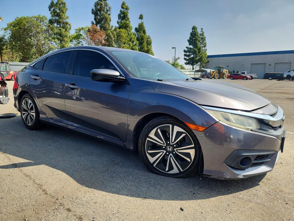 Photo 4 from auction – 2016 HONDA CIVIC with VIN 2HGFC1F36GH648040
