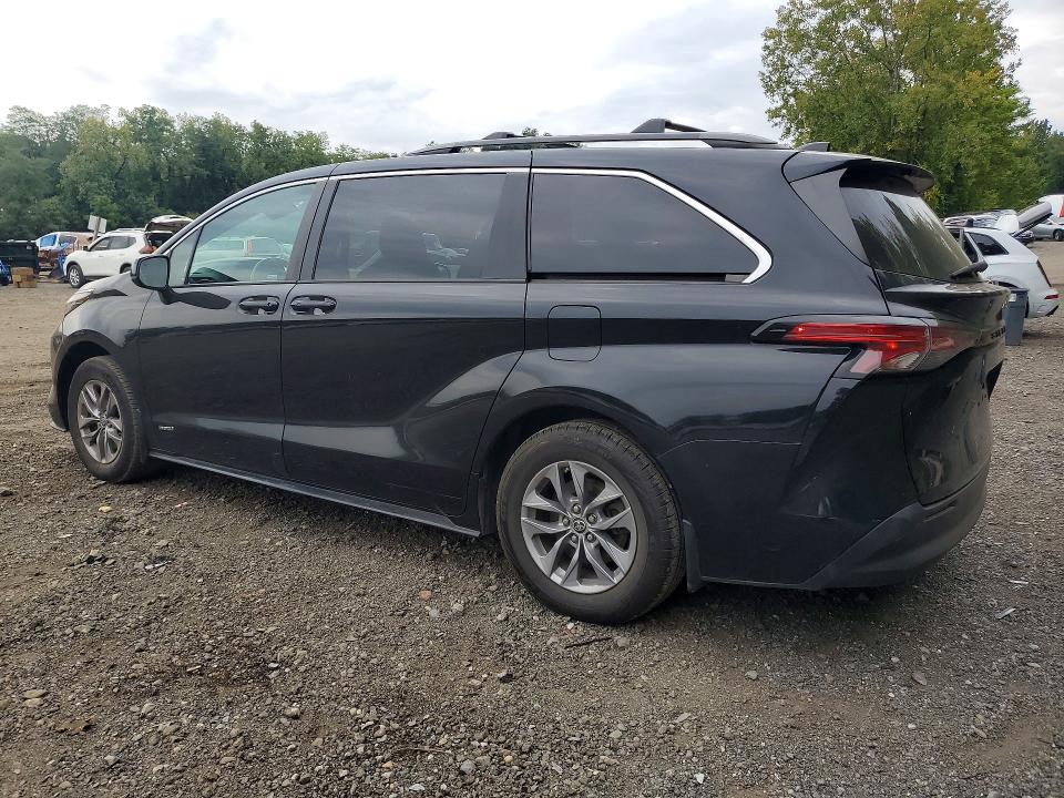 Photo 2 from auction – 2021 TOYOTA SIENNA with VIN 5TDKRKEC9MS060410