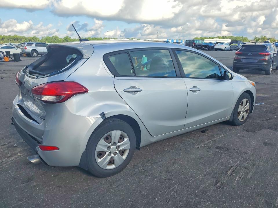 Photo 3 from auction – 2018 KIA FORTE5 with VIN KNAFK5A8XJ5773808