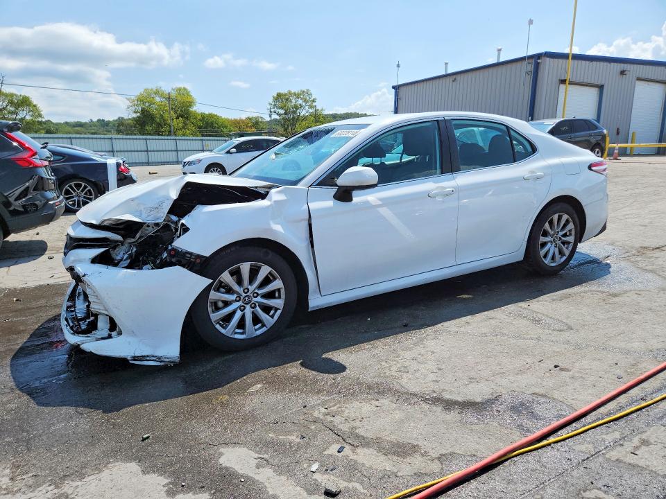 Снимка 1 от търг – 2019 TOYOTA CAMRY с VIN 4T1B11HK9KU217068