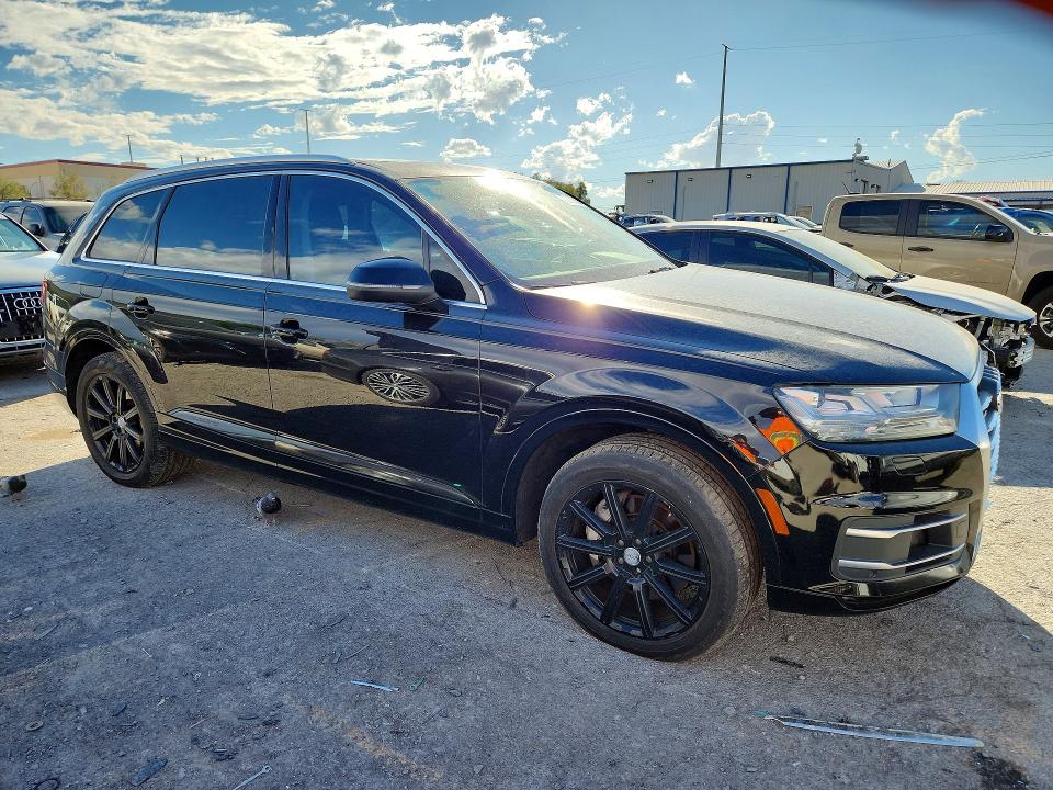 Foto 4 de la subasta – 2017 AUDI Q7 con VIN WA1LAAF79HD000453