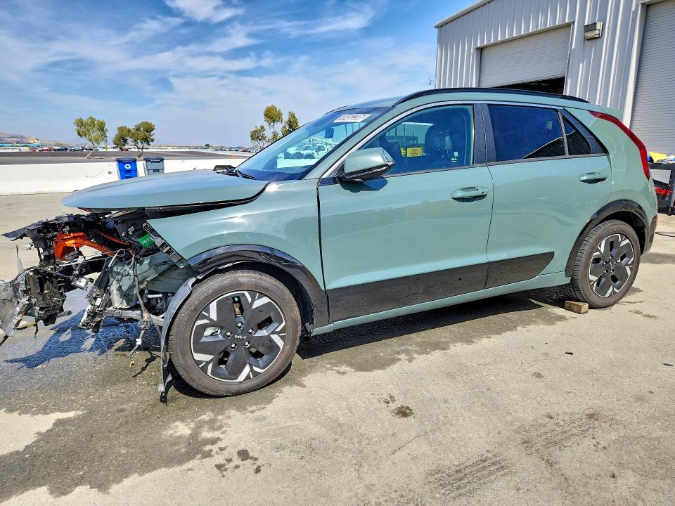 KIA NIRO 2023 with VIN KNDCR3L19P5022598 - Photo from auction