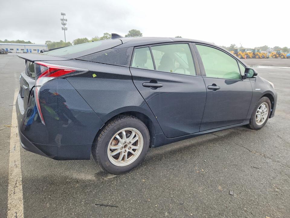 Photo 3 from auction – 2016 TOYOTA PRIUS with VIN JTDKARFU7G3520838