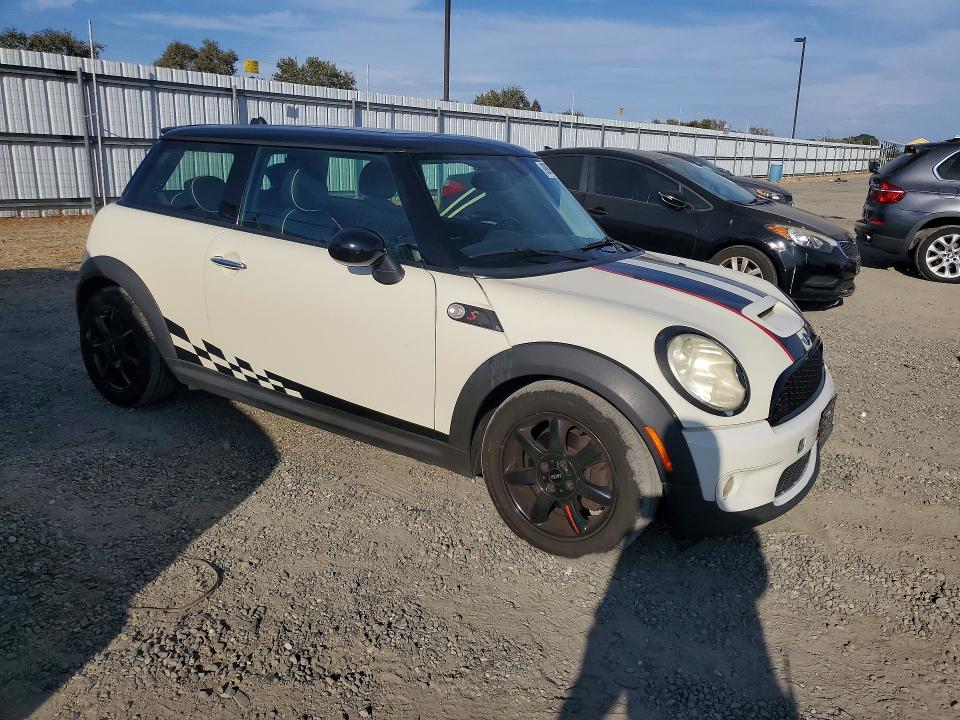 Photo 4 from auction – 2009 MINI COOPER with VIN WMWMF73509TW82631