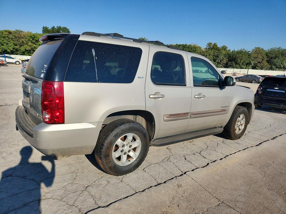 Photo 3 from auction – 2007 GMC YUKON with VIN 1GKFC13097R164859