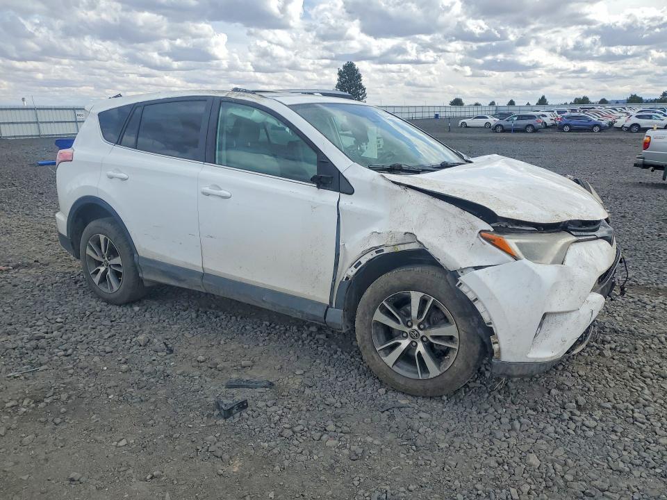 Zdjęcie 4 z aukcji – 2017 TOYOTA RAV4 z VIN 2T3RFREV1HW554007