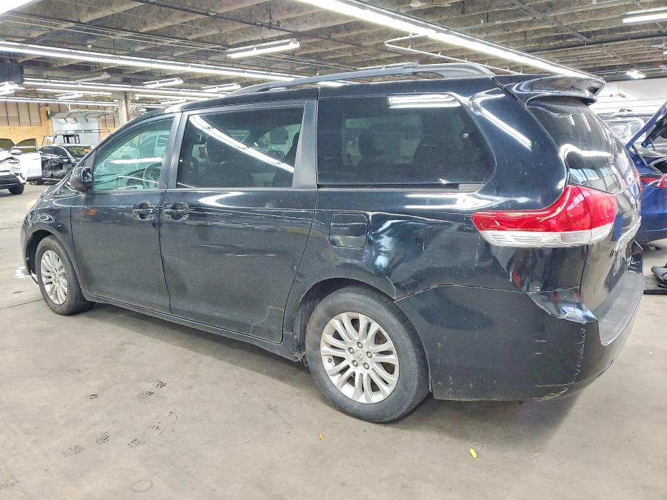 Фото 2 с аукциона – 2011 TOYOTA SIENNA с VIN 5TDYK3DC5BS028914