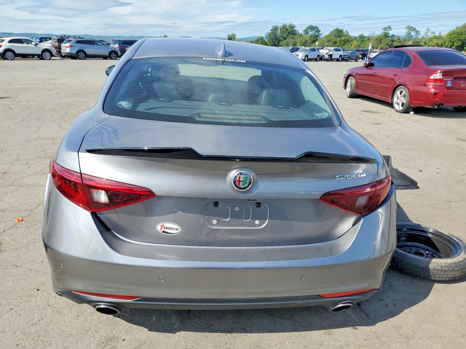 Photo 6 from auction – 2018 ALFA ROMEO GIULIA with VIN ZARFAEBN7J7590693