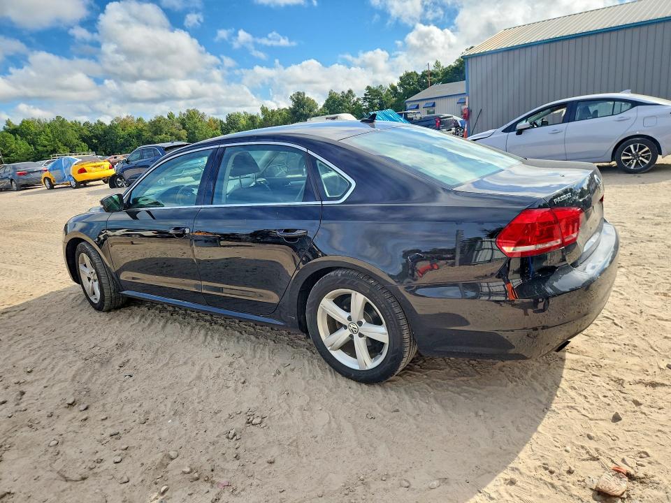 Photo 2 from auction – 2015 VOLKSWAGEN PASSAT with VIN 1VWAT7A38FC087552