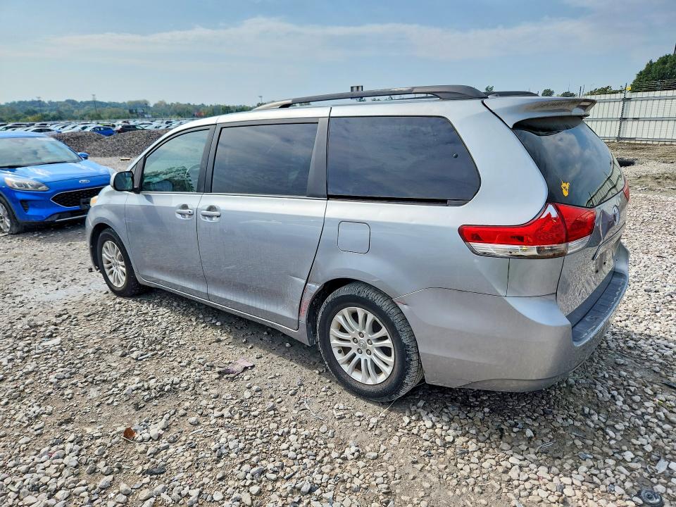 Photo 2 from auction – 2014 TOYOTA SIENNA with VIN 5TDYK3DC6ES430218