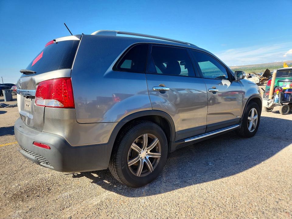 Photo 3 from auction – 2012 KIA SORENTO with VIN 5XYKTDA21CG279819