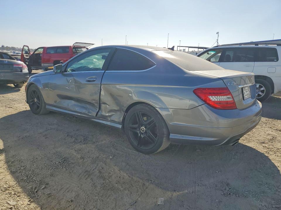 Снимка 2 от търг – 2012 MERCEDES-BENZ C с VIN WDDGJ4HBXCF748688