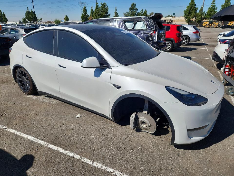 Foto 4 de la subasta – 2021 TESLA MODEL Y con VIN 7SAYGDED8RF008883