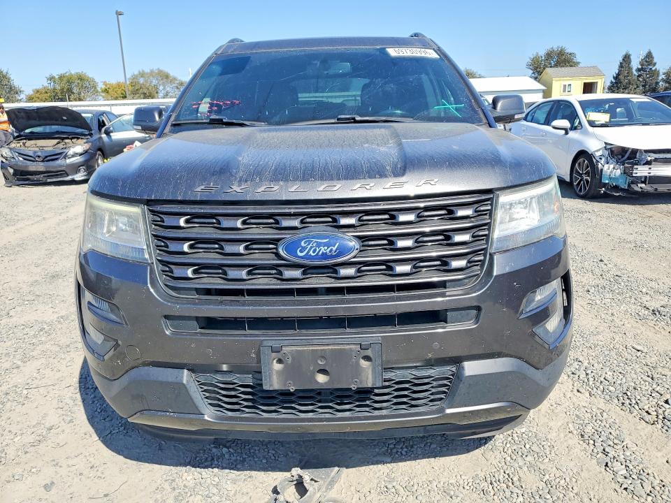 Zdjęcie 5 z aukcji – 2017 FORD EXPLORER z VIN 1FM5K8D81HGD04743