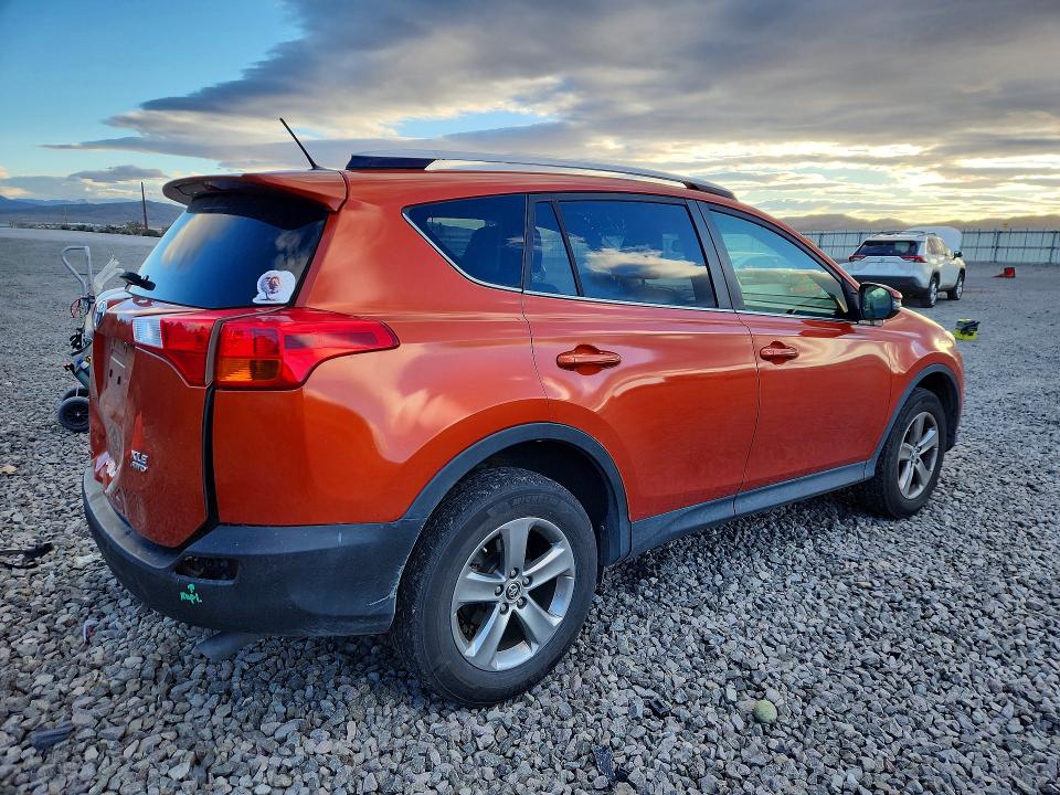 Photo 3 from auction – 2015 TOYOTA RAV4 with VIN JTMRFREV7FD108857