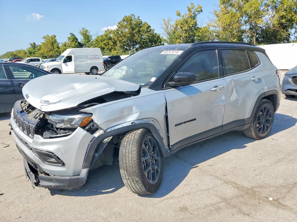 JEEP COMPASS 2024 مع رقم تعريف المركبة 3C4NJDBN9RT142561 - صورة من المزاد