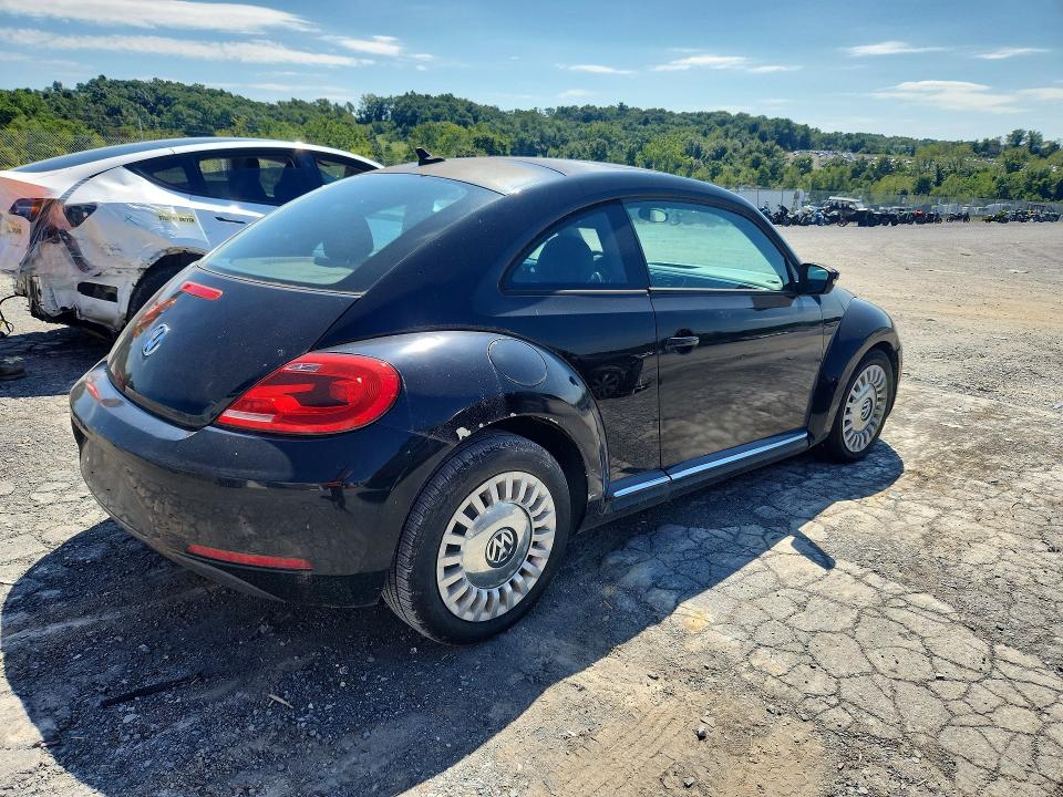 Photo 3 from auction – 2012 VOLKSWAGEN BEETLE with VIN 3VWJP7AT0CM609699