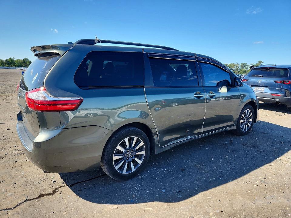 Photo 3 from auction – 2018 TOYOTA SIENNA with VIN 5TDDZ3DC8JS200491