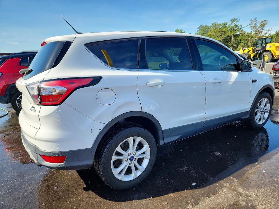 Photo 3 from auction – 2017 FORD ESCAPE with VIN 1FMCU0G98HUB26581