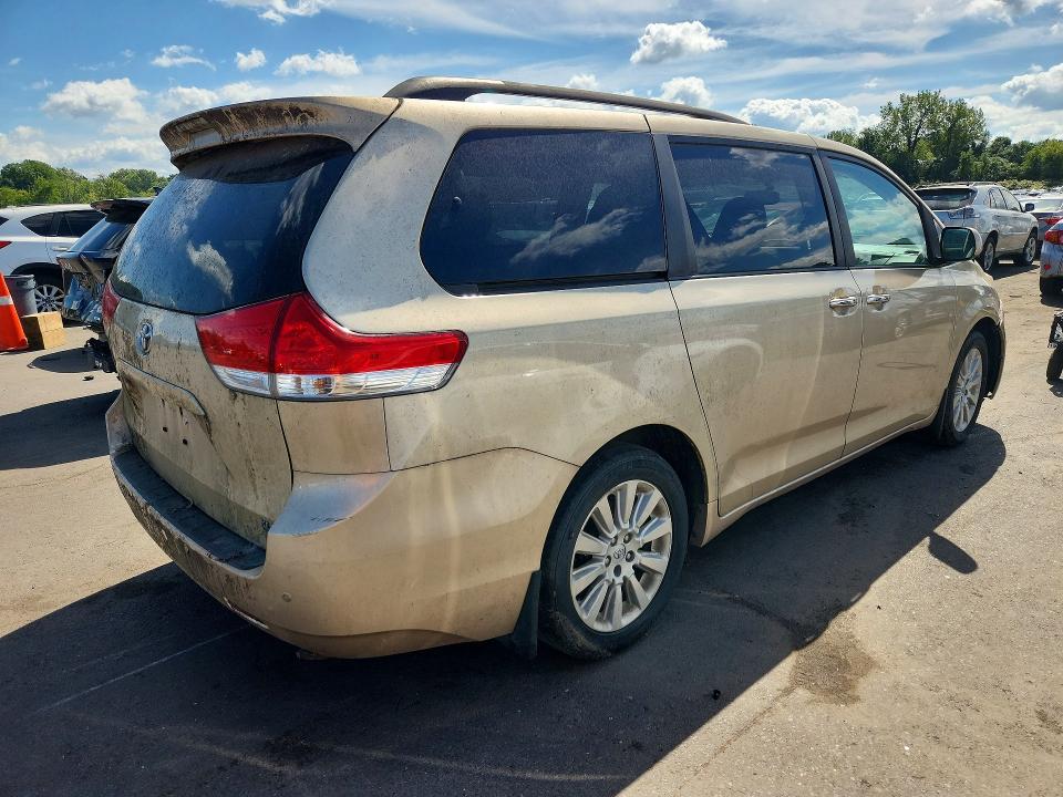 Photo 3 from auction – 2014 TOYOTA SIENNA with VIN 5TDDK3DC8ES076104