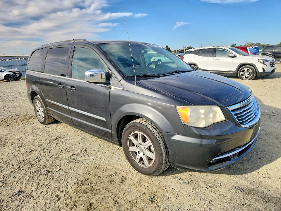 Photo 4 from auction – 2011 CHRYSLER TOWN & COUNTRY with VIN 2A4RR8DG8BR796924