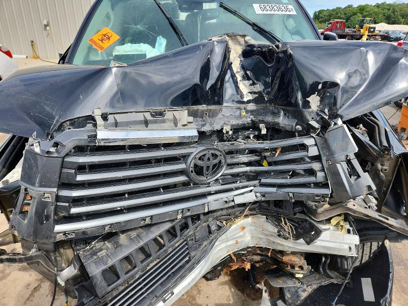 Photo 12 from auction – 2018 TOYOTA SEQUOIA with VIN 5TDBY5G15JS162640