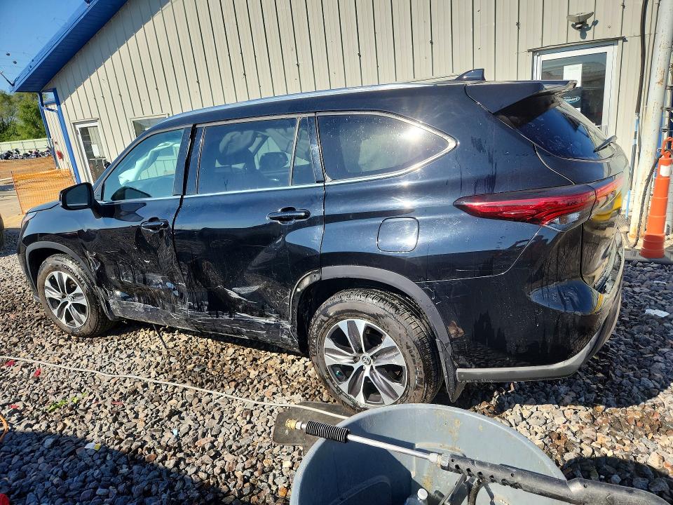 Photo 2 from auction – 2021 TOYOTA HIGHLANDER with VIN 5TDHZRBHXMS552088
