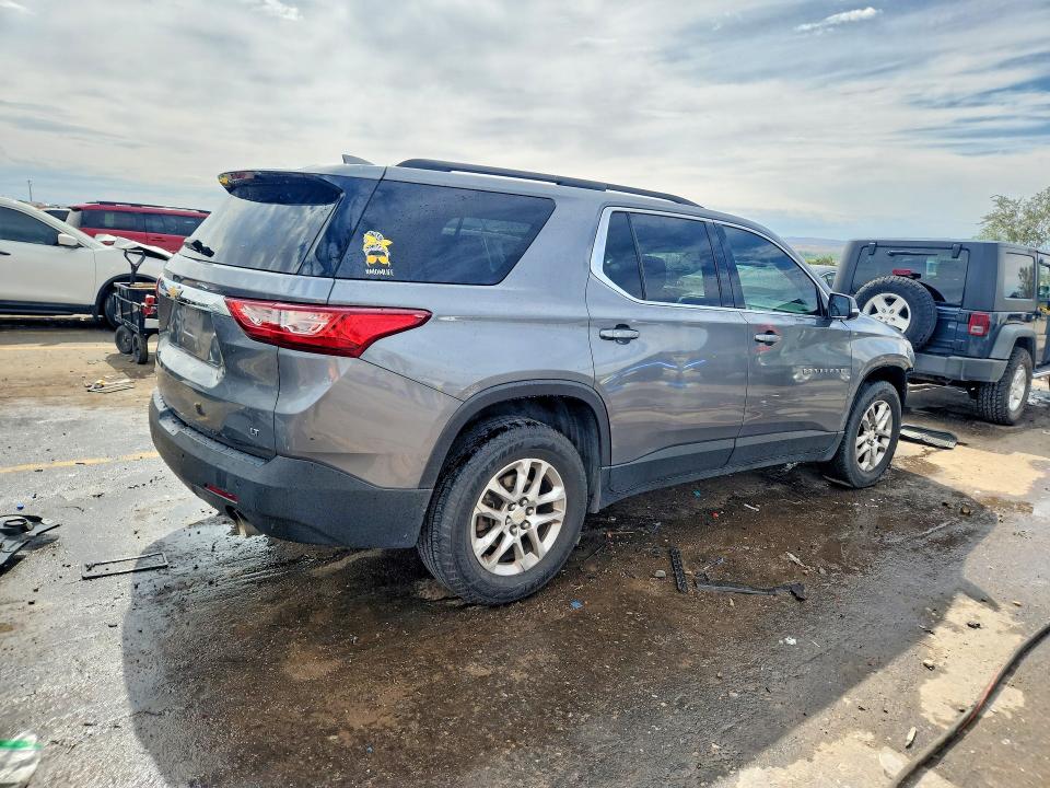 Photo 3 from auction – 2020 CHEVROLET TRAVERSE with VIN 1GNERHKW9LJ196604