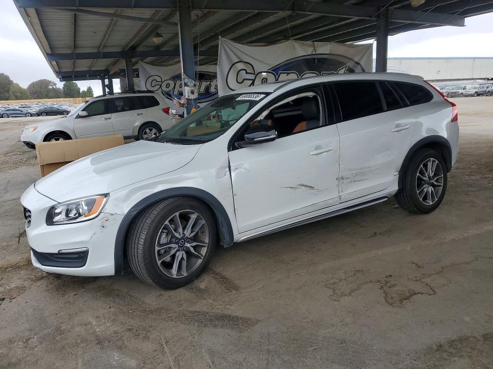 VOLVO V60 CROSS COUNTRY 2017 with VIN YV440MWK8H1031663 - Photo from auction