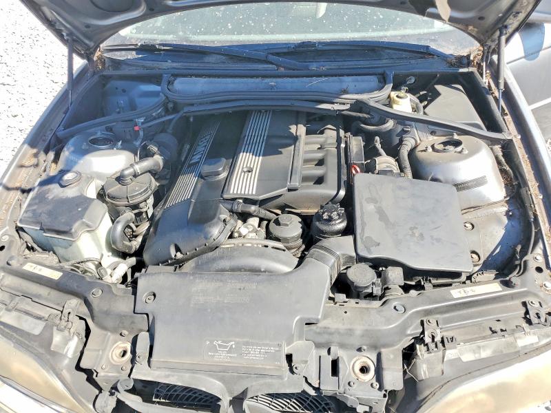 Photo 11 from auction – 2004 BMW 325 with VIN WBABD33494PL02636