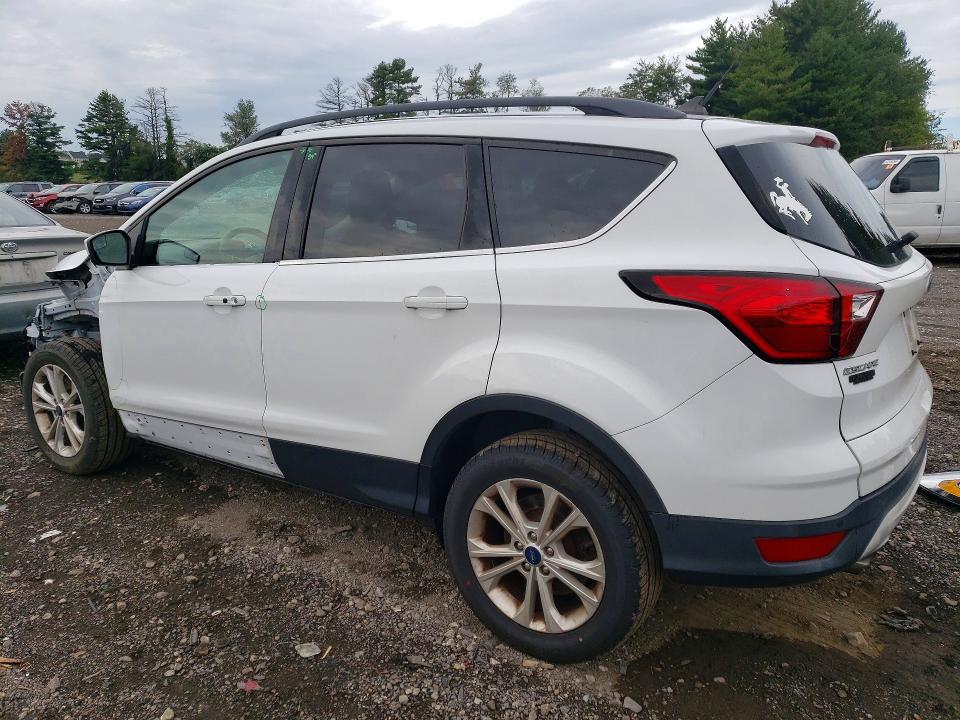 Photo 2 from auction – 2019 FORD ESCAPE with VIN 1FMCU9HD9KUB48541