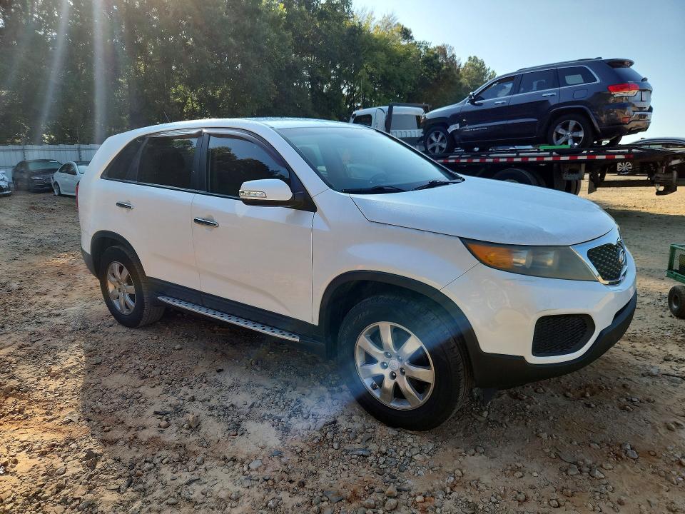 Photo 4 from auction – 2011 KIA SORENTO with VIN 5XYKT3A17BG161841