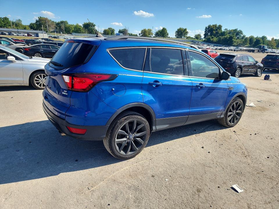 Photo 3 from auction – 2019 FORD ESCAPE with VIN 1FMCU9GD9KUB60528