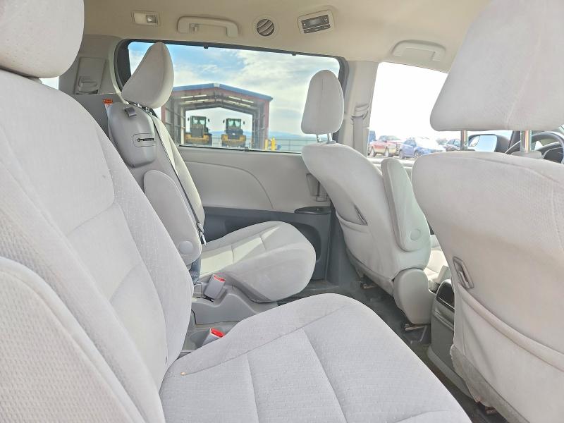 Photo 11 from auction – 2016 TOYOTA SIENNA with VIN 5TDKK3DC8GS740539