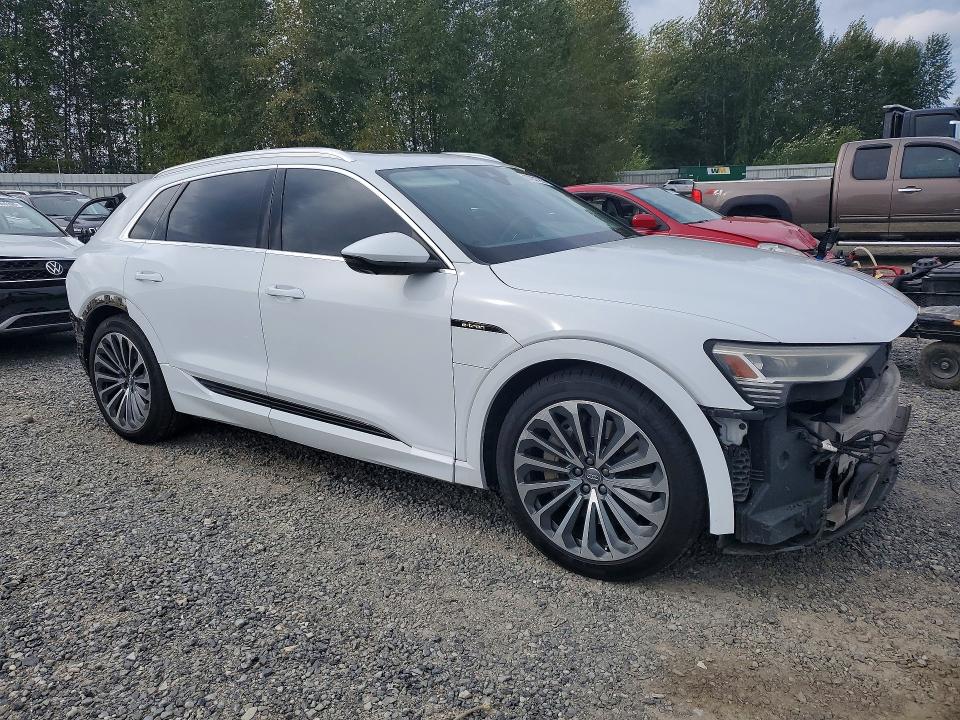 Photo 4 from auction – 2019 AUDI E-TRON with VIN WA1VAAGE1KB025002