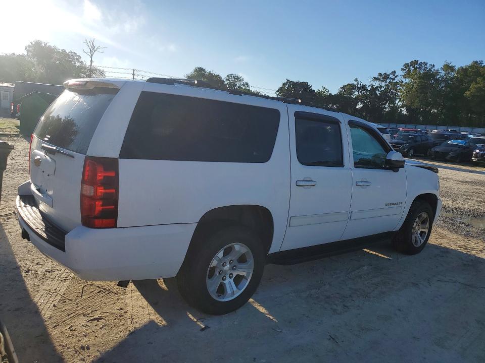 Photo 3 from auction – 2013 CHEVROLET SUBURBAN with VIN 1GNSCHE0XDR145479