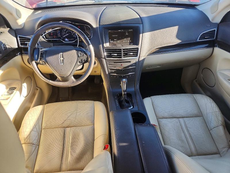 Zdjęcie 8 z aukcji – 2014 LINCOLN MKT z VIN 2LMHJ5FK7EBL51788