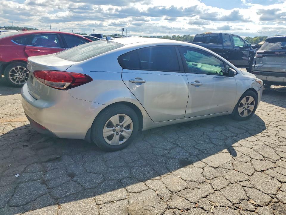 Photo 3 from auction – 2018 KIA FORTE with VIN 3KPFK4A75JE235722