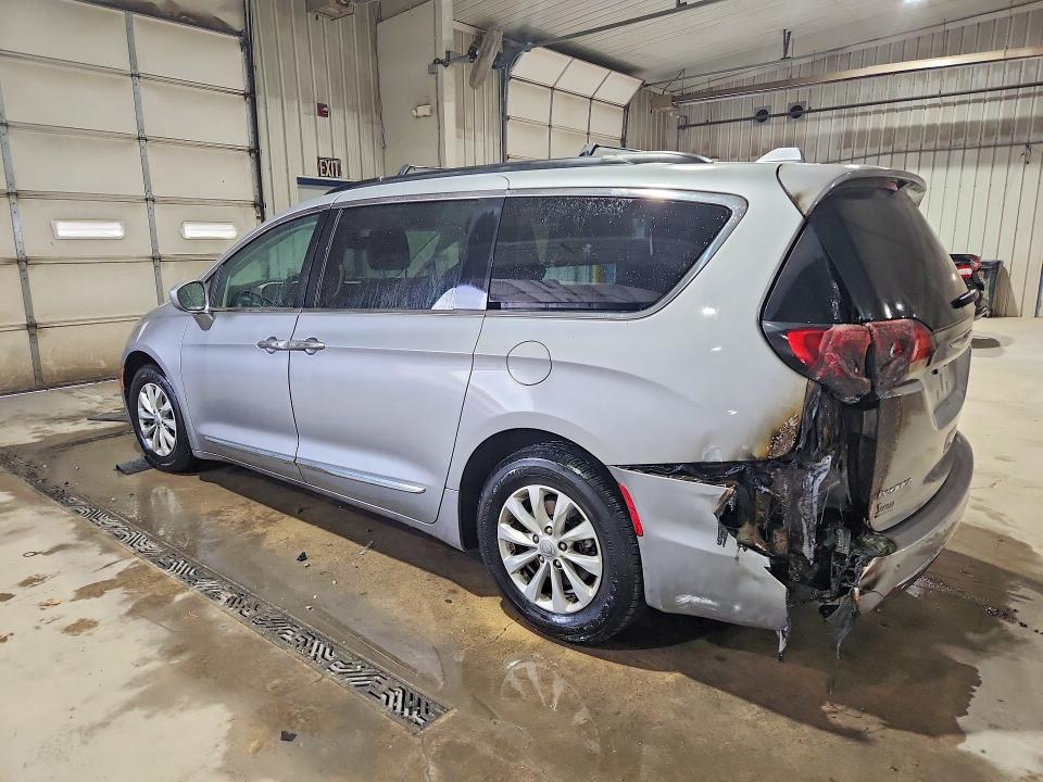 Фото 2 с аукциона – 2017 CHRYSLER PACIFICA с VIN 2C4RC1BG1HR539131