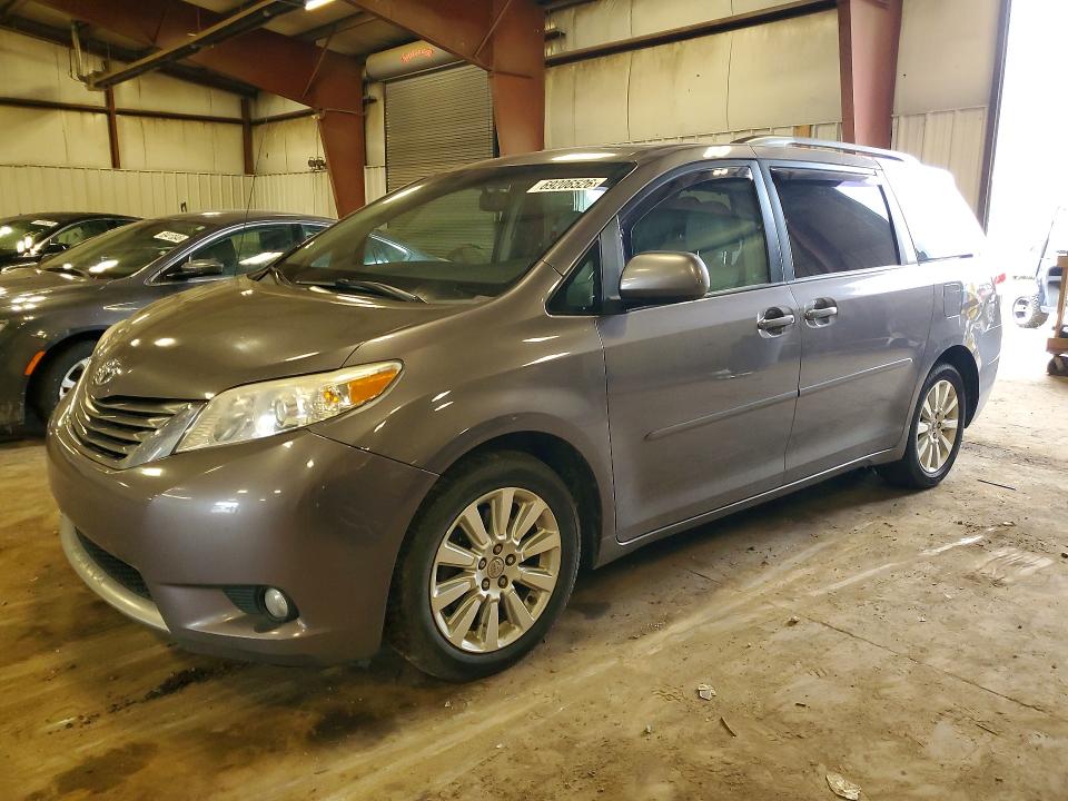 2011 TOYOTA SIENNA - Търг №69206526