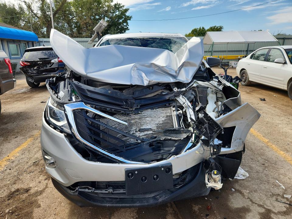 Photo 5 from auction – 2019 CHEVROLET EQUINOX with VIN 3GNAXHEV8KL147165